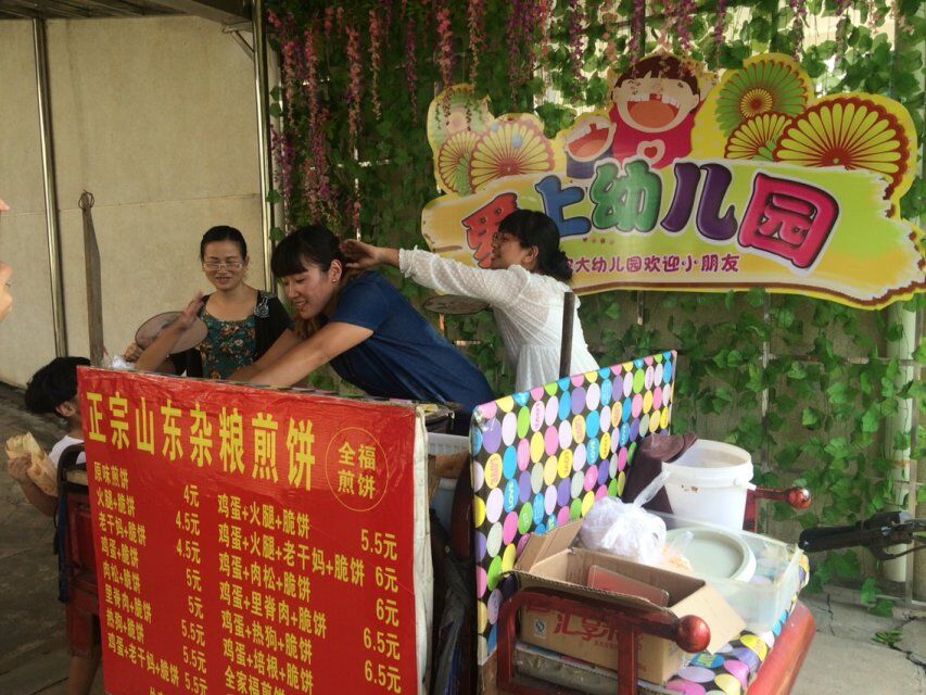 给你弄弄头发,做你贴心小助手!
