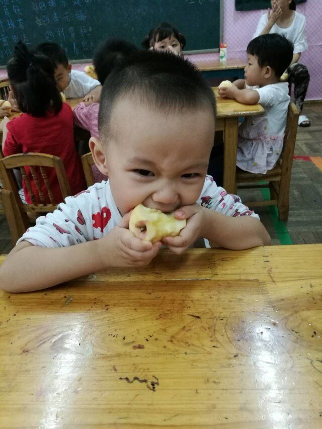 我爱吃苹果哦