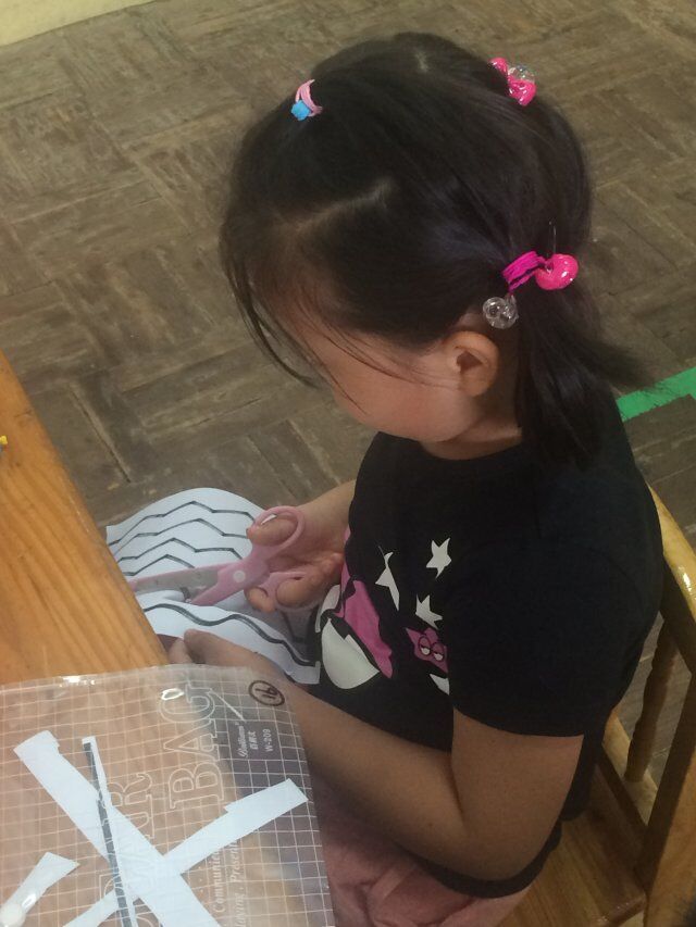 小妞认真在练习!