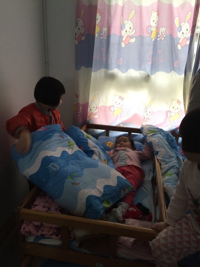 我帮你来铺被子