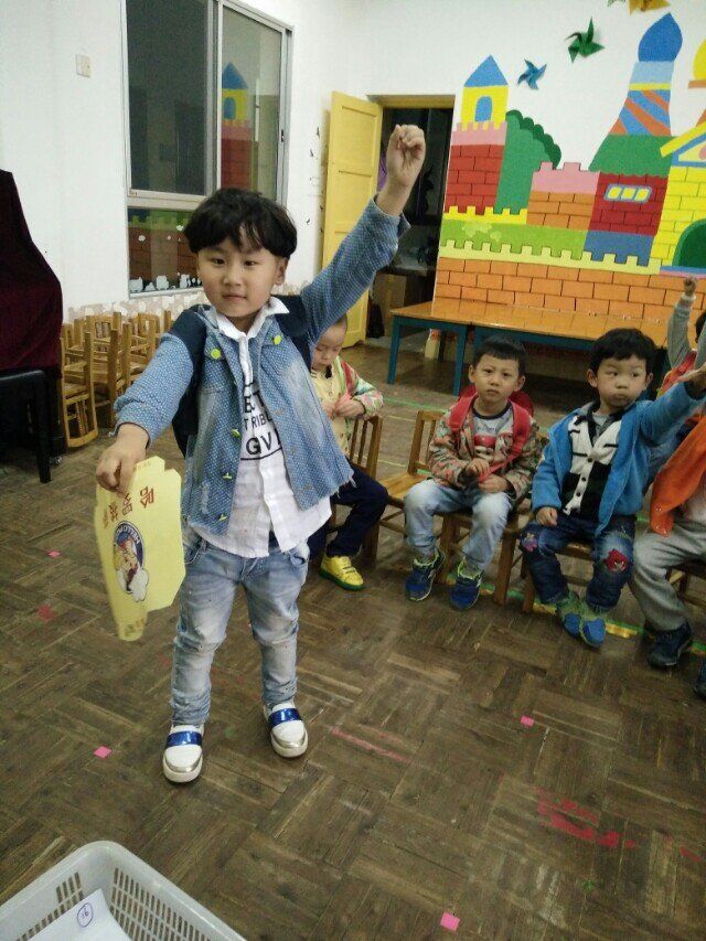 我是老师的小助手,担任纪律委员!