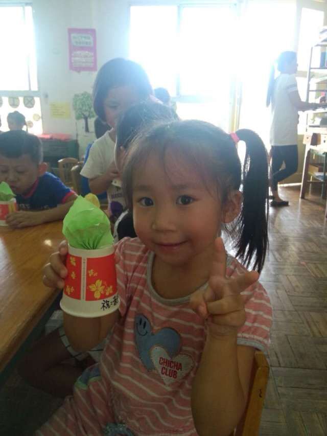 耶!等着收礼物哦!我最爱的爸爸妈妈