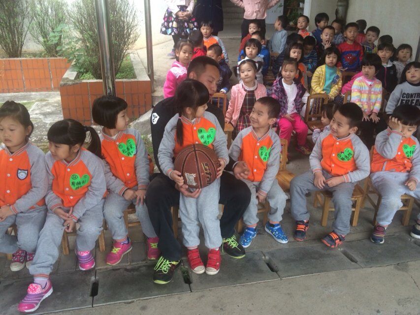 我带着崇拜的眼神看着你!