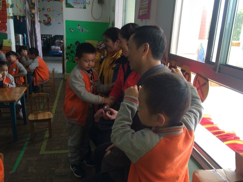 我们来为你们服务!