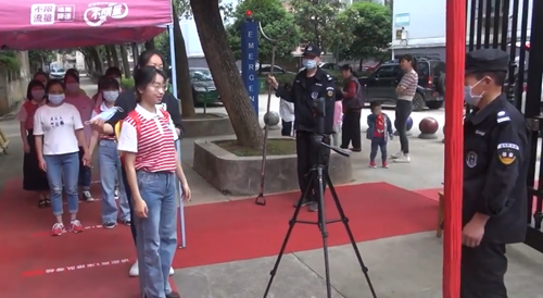 幼儿进行第一次红外测温