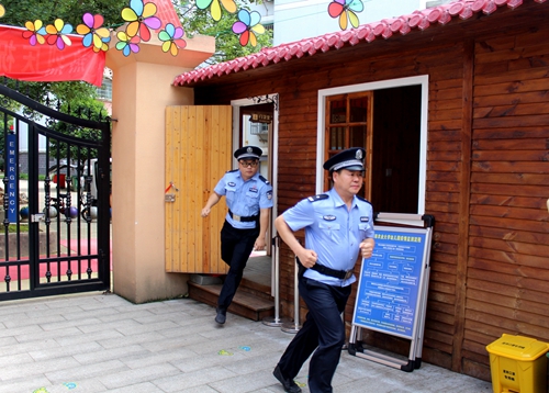 片区民警赶到现场